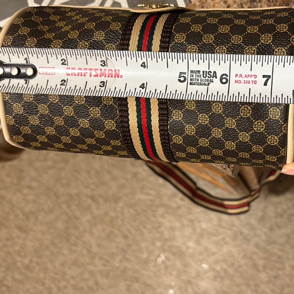 Chic Black and Gold Crossbody Bag with Elegant Design - Picture 13 of 14